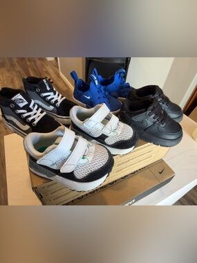 Nike Kids Blue Clog Sandals with Black and White Toddler Sneakers Pack